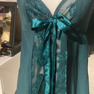 NWOT Size small 2pc emerald green nightie.